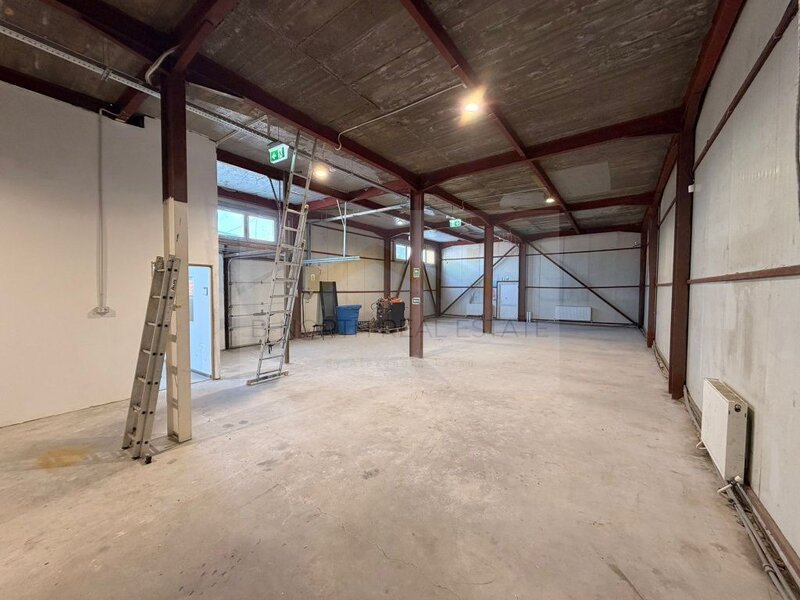 Popesti-Leordeni Hala industriala de inchiriat 361 mp + birouri 180 mp